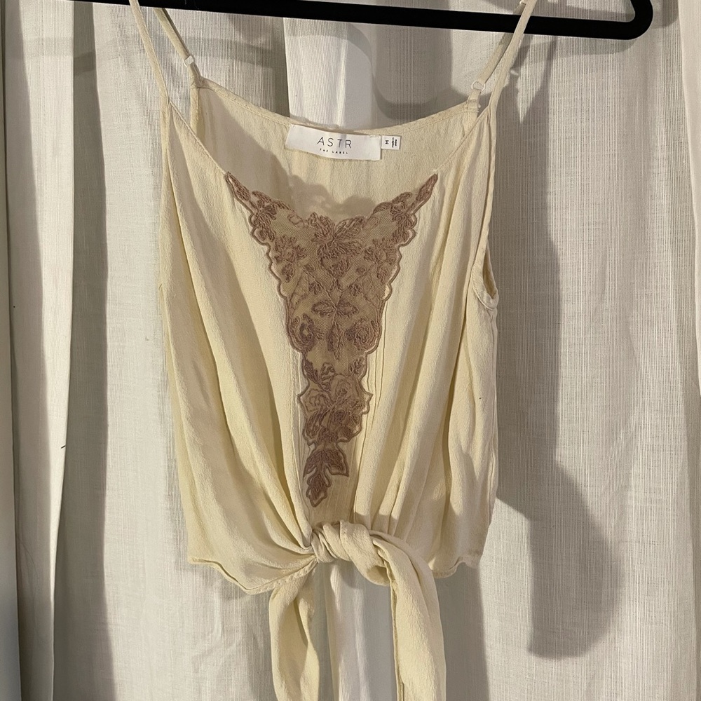 Lace tank so delicate